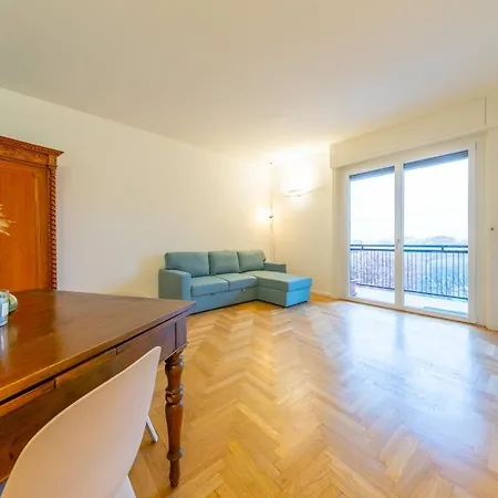 Spacious And Bright 2bdr, 2 Bathrooms