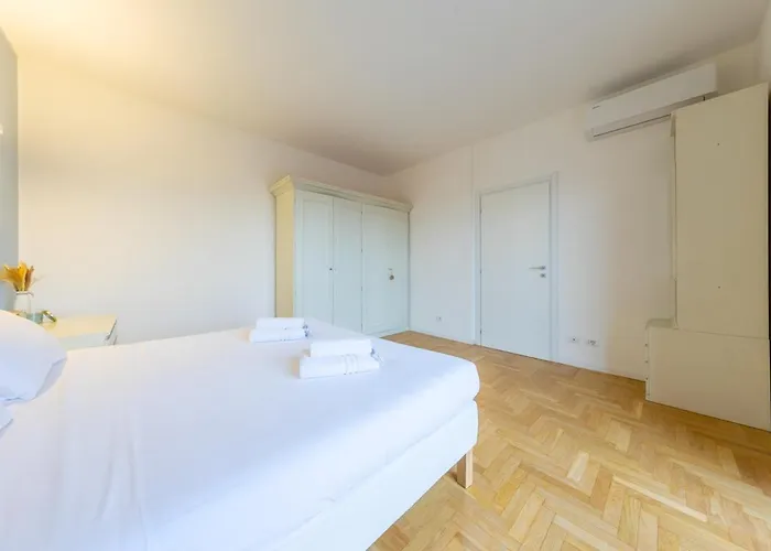 Spacious And Bright 2bdr, 2 Bathrooms Daire *
