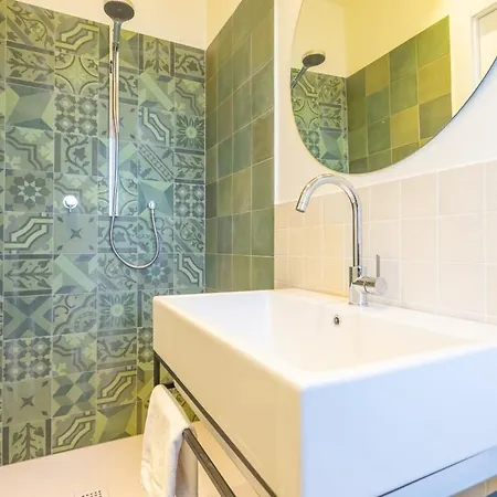 Spacious&bright 2bdr, 2 Bathrooms *