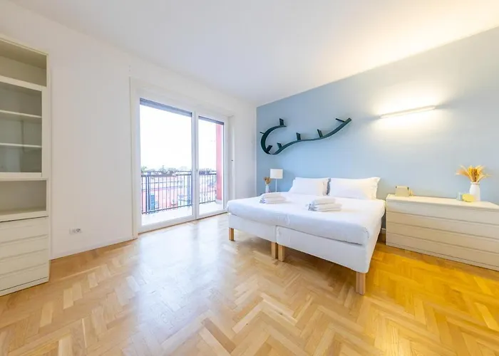 Spacious And Bright 2bdr, 2 Bathrooms Apartament