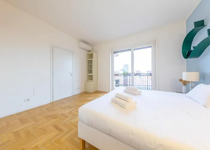 Spacious And Bright 2bdr, 2 Bathrooms Apartament
