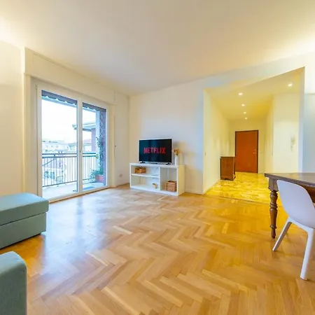 Spacious And Bright 2bdr, 2 Bathrooms דירה מילאנו