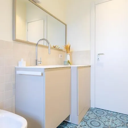 Spacious And Bright 2bdr, 2 Bathrooms * מילאנו