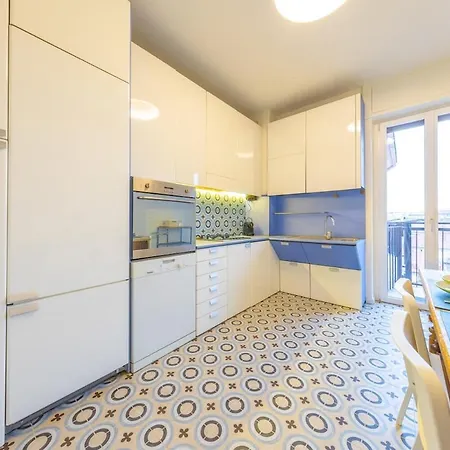 Spacious And Bright 2bdr, 2 Bathrooms * מילאנו