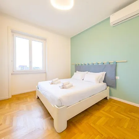 Spacious And Bright 2bdr, 2 Bathrooms Apartman