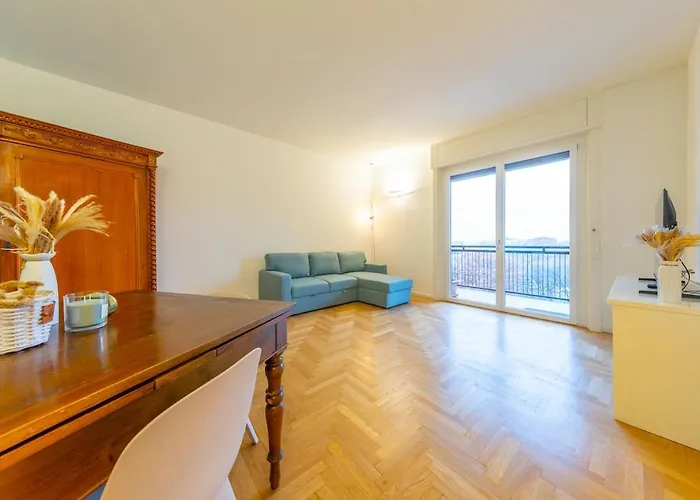 Spacious And Bright 2bdr, 2 Bathrooms